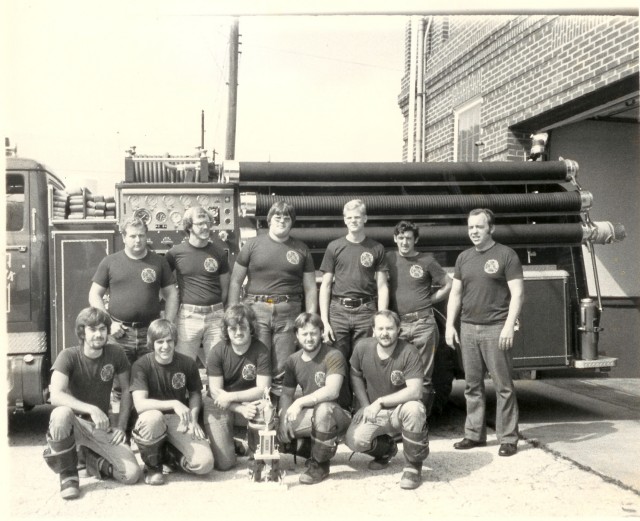 1977 New Holland Fair Tug-O-War 3rd Place Team.
Kneeling: Dennis Patterson, Tom Witman, Barry Plank, Gerry Jackson, Ken Jackson Sr.. Standing: Glen Esworthy, Barry Brown, Mike Hartz, John Jacobs Jr., Bob Plank, John Goodman (Team Captain)